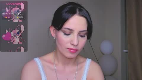 Snapshot of smile_forever_ chatting on 04.30.26 Bella online show from 04.30.26