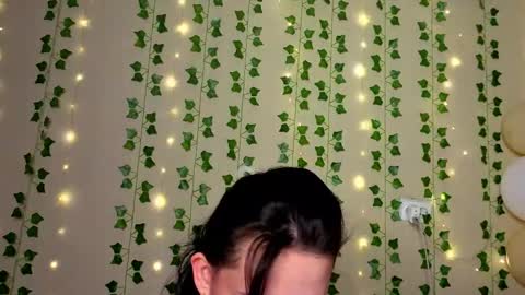 Snapshot of smile_forever_ chatting on 05.15.26 Bella online show from 05.15.26