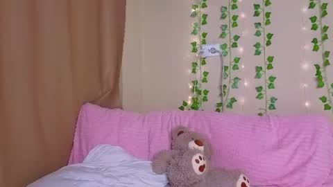 Snapshot of smile_forever_ chatting on 07.21.26 Bella online show from 07.21.26