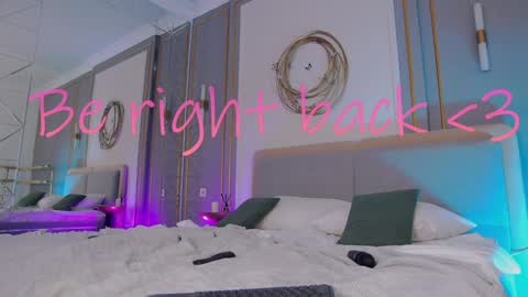 Snapshot of smiley_mia_ chatting on 02.05.25 Mia online show from 02.05.25