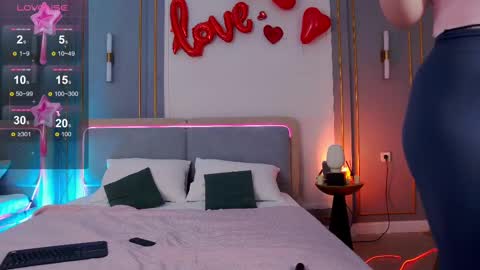 Snapshot of smiley_mia_ chatting on 02.19.25 Mia online show from 02.19.25