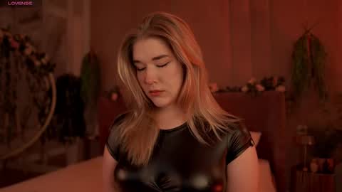 Snapshot of smiley_mia_ chatting on 09.14.25 Mia online show from 09.14.25