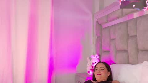 Snapshot of smiling__girl chatting on 10.17.25      online show from 10.17.25