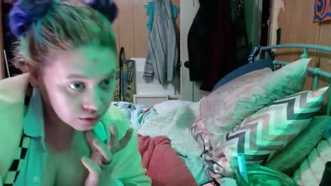 Snapshot of smokydian chatting on 03.04.25 DIAN dee-ann online show from 03.04.25