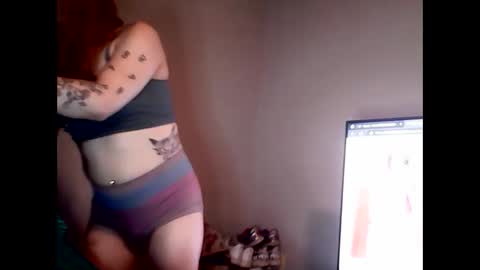 Snapshot of smolgothwitch chatting on 01.28.25 SmolHungGothWitch online show from 01.28.25
