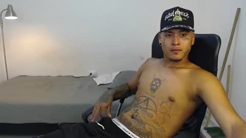 Snapshot of snak_master1 chatting on 09.18.25 snak_master1 online show from 09.18.25