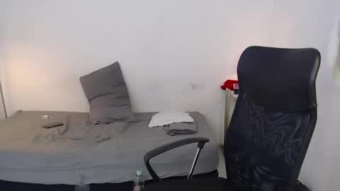 Snapshot of snak_master1 chatting on 09.18.25 snak_master1 online show from 09.18.25