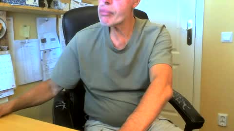 Snapshot of snickarn335731 chatting on 07.27.26 snickarn335731 online show from 07.27.26