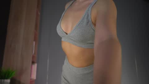 Candice Snow online show from 02.04.25