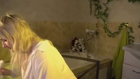 Ellie online show from 07.10.26
