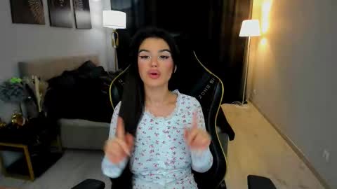 snowingwinter online show from 09.24.25