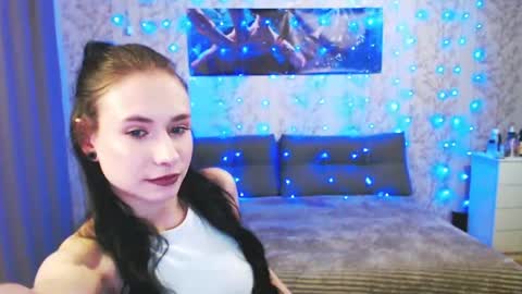 SnowWhate 00 online show from 04.06.26