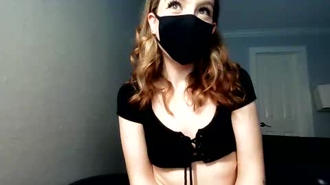 Snapshot of snuggle_b0t chatting on 03.04.25 snuggle_b0t online show from 03.04.25