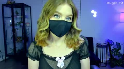 Snapshot of snuggle_b0t chatting on 09.21.25 snuggle_b0t online show from 09.21.25