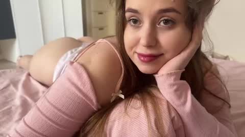 Snapshot of sofaris chatting on 04.29.26 Sophy online show from 04.29.26