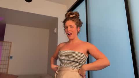 Julia    online show from 11.11.25