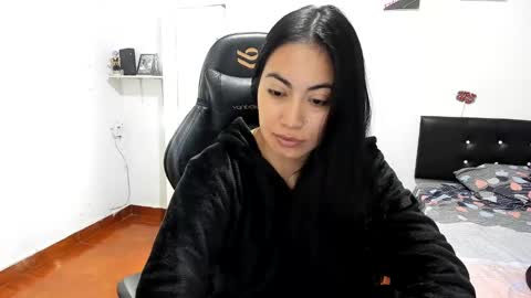 Snapshot of sofhya_jay9 chatting on 01.05.25 Evainked online show from 01.05.25