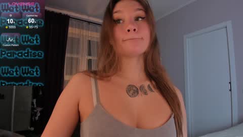 Snapshot of sofi___love chatting on 12.17.24 Sofi online show from 12.17.24