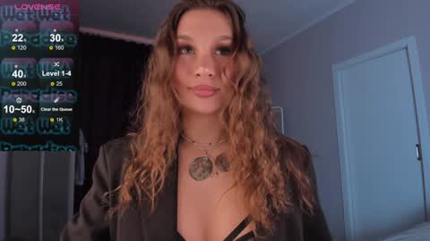 Snapshot of sofi___love chatting on 01.25.25 Sofi online show from 01.25.25