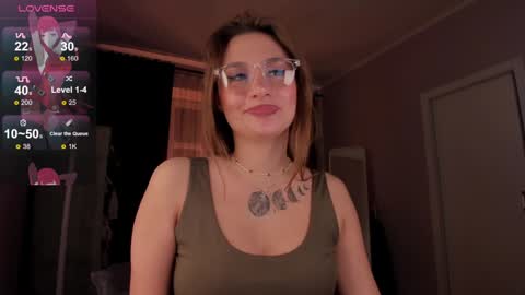 Snapshot of sofi___love chatting on 02.05.25 Sofi online show from 02.05.25