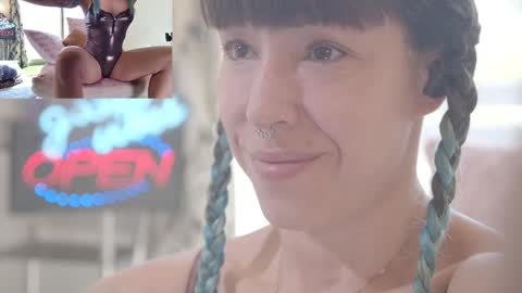 Sofi Mora online show from 09.22.25