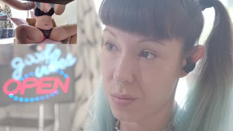 Sofi Mora online show from 10.18.25