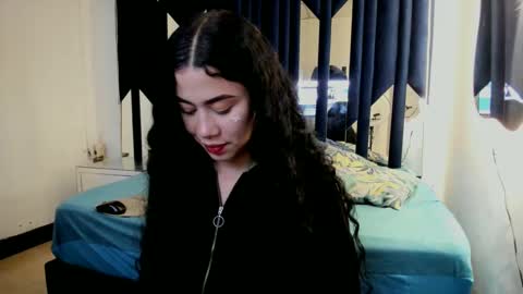 Snapshot of sofia1candyht chatting on 12.22.24 SOFIA online show from 12.22.24