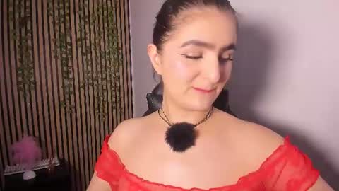Snapshot of sofia44 chatting on 06.25.26 Skarlett online show from 06.25.26