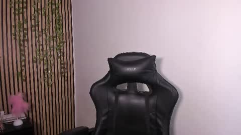 Snapshot of sofia44 chatting on 07.17.26 Skarlett online show from 07.17.26
