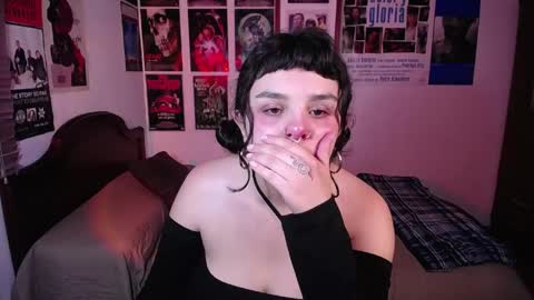 Snapshot of sofia_coolle chatting on 05.10.26 Sofi online show from 05.10.26