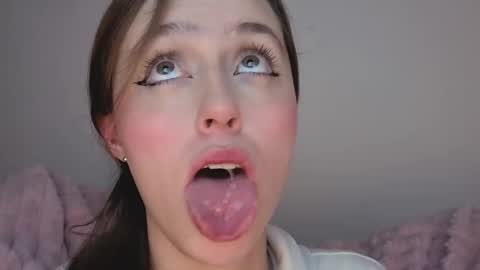 Snapshot of sofia_palacios_ chatting on 11.12.25 online show from 11.12.25