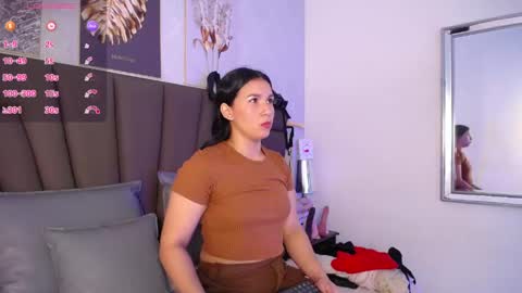 Snapshot of sofia_velez5 chatting on 05.01.26 online show from 05.01.26
