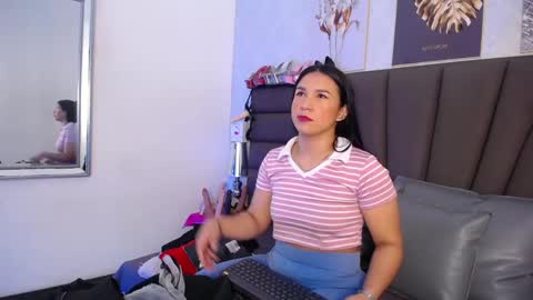 Snapshot of sofia_velez5 chatting on 05.19.26 online show from 05.19.26