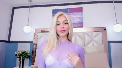 Snapshot of sofiaa_morris chatting on 07.25.26 Sofia online show from 07.25.26