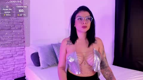 sofiaalarson online show from 05.07.26