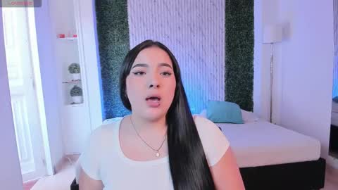 Snapshot of sofiacaramel chatting on 11.25.25 Sofia caramel online show from 11.25.25