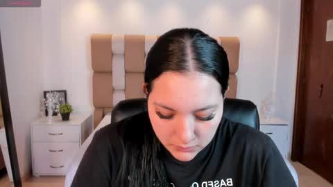 Snapshot of sofiacaramel chatting on 12.18.25 Sofia caramel online show from 12.18.25