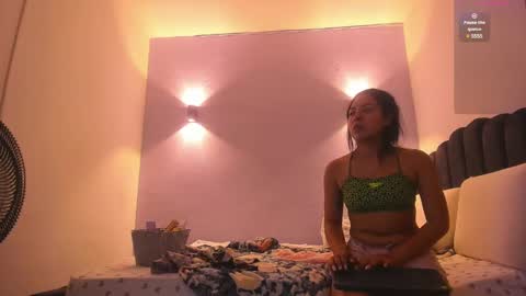 Snapshot of sofiaclaus_19 chatting on 01.05.25 Sofia online show from 01.05.25