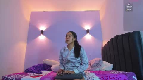 Snapshot of sofiaclaus_19 chatting on 01.11.25 Sofia online show from 01.11.25