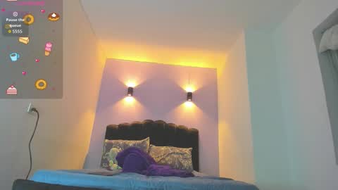 Snapshot of sofiaclaus_19 chatting on 10.14.25 Sofia online show from 10.14.25