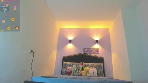 Snapshot of sofiaclaus_19 chatting on 10.19.25 Sofia online show from 10.19.25