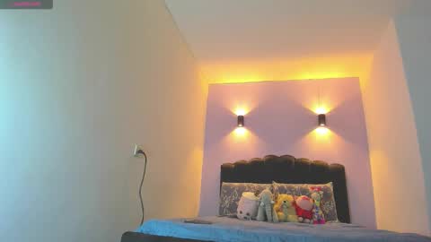 Snapshot of sofiaclaus_19 chatting on 10.20.25 Sofia online show from 10.20.25