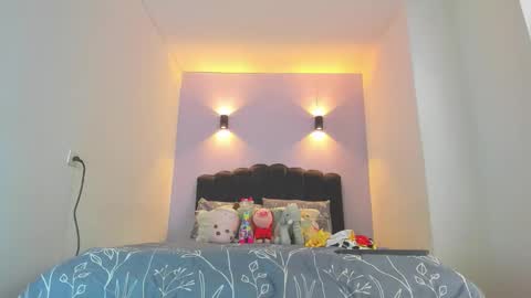 Snapshot of sofiaclaus_19 chatting on 10.31.25 Sofia online show from 10.31.25