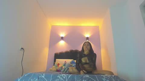 Snapshot of sofiaclaus_19 chatting on 12.13.25 Sofia online show from 12.13.25