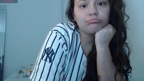 sofiamooon_ online show from 12.22.25