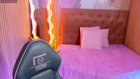Snapshot of sofiapalmer_tay chatting on 07.17.26 SOFI online show from 07.17.26
