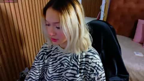 Snapshot of sofiapalmer_tay chatting on 07.22.26 SOFI online show from 07.22.26