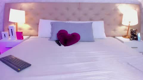 SofiaReyees online show from 02.20.26