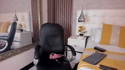 sofiathoompson online show from 06.18.26
