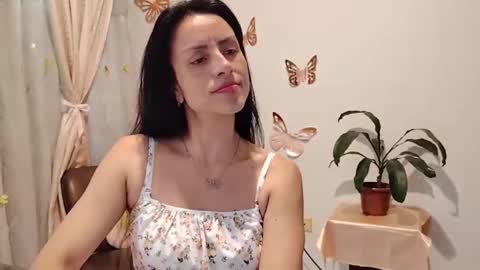 Sofi Bella online show from 10.17.25